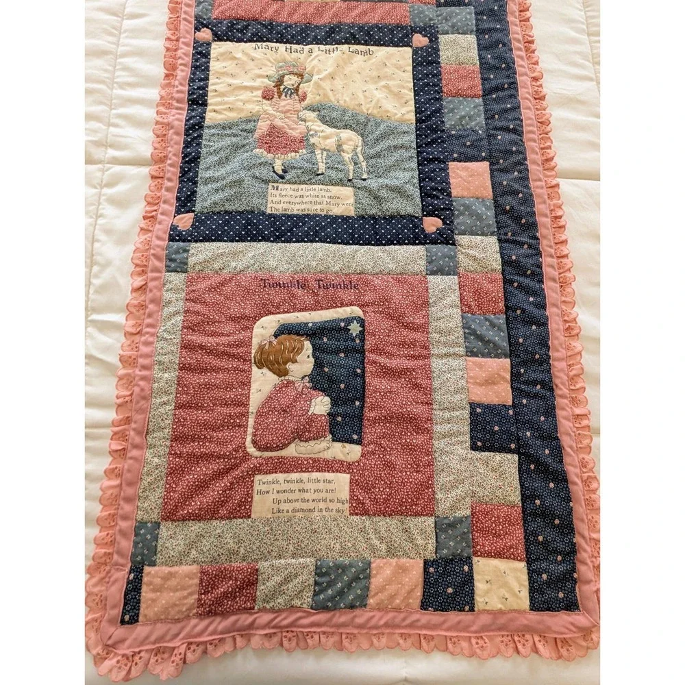 Vintage Handmade Nursery Rhyme Wall Hanging Quilt Mother Goose Mary Lamb Mauve‎